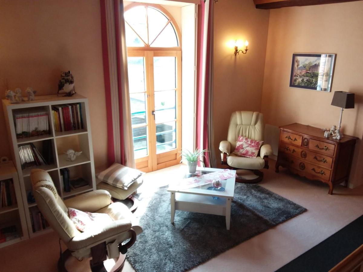 Le Moulin De Meral Montsûrs Εξωτερικό φωτογραφία
